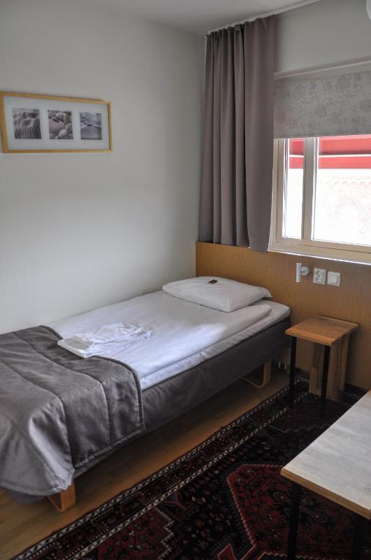 Twin Room with Private Bathroom image 4