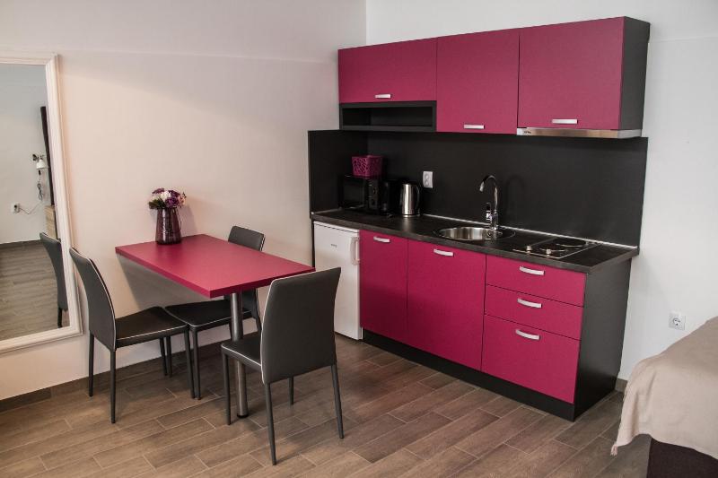 Triple Room with Private Bathroom image 2