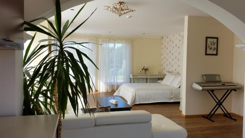 Baltas Namas - image 19