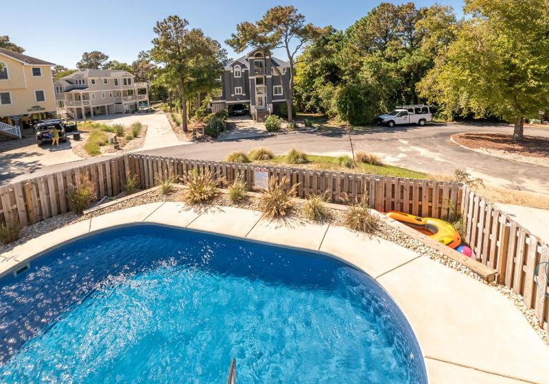 Seaquestered - Corolla Monteray Shores Pool Hot Tub Pets OK Community Pool 700 Yds to Beach - image 34