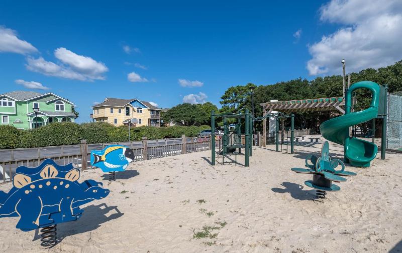 Seaquestered - Corolla Monteray Shores Pool Hot Tub Pets OK Community Pool 700 Yds to Beach - image 6