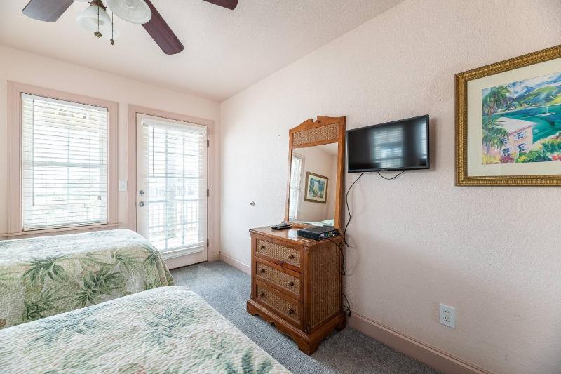 Sandy Paws - KDH MP 9.5 Semi-Oceanfront Ocean View 100 Yds to Beach Elevator Pool Hot Tub Pets OK - image 46