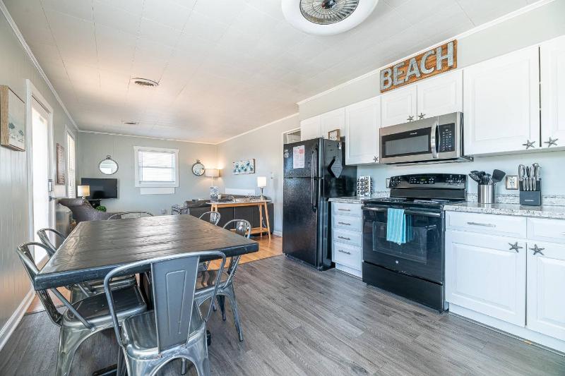 House with No Name - Nags Head MP 10.5 Oceanside 340 Yds to Beach Pets OK YR Flex Stays - image 10