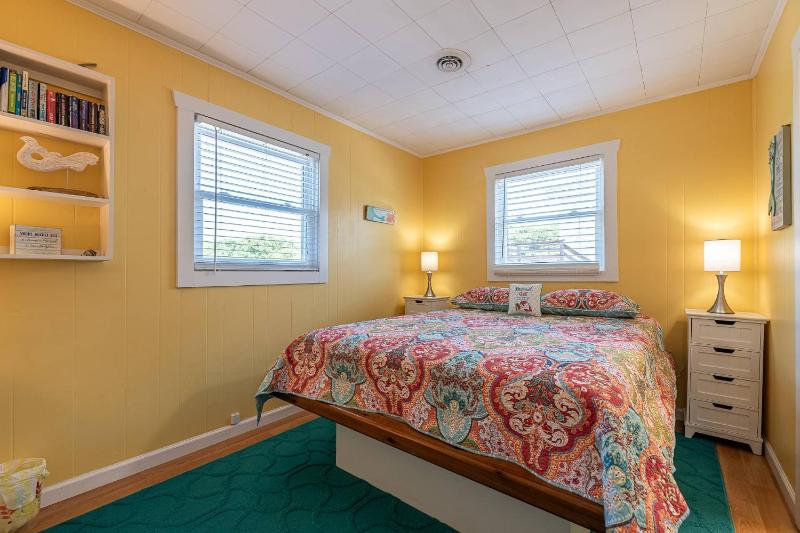 House with No Name - Nags Head MP 10.5 Oceanside 340 Yds to Beach Pets OK YR Flex Stays - image 5