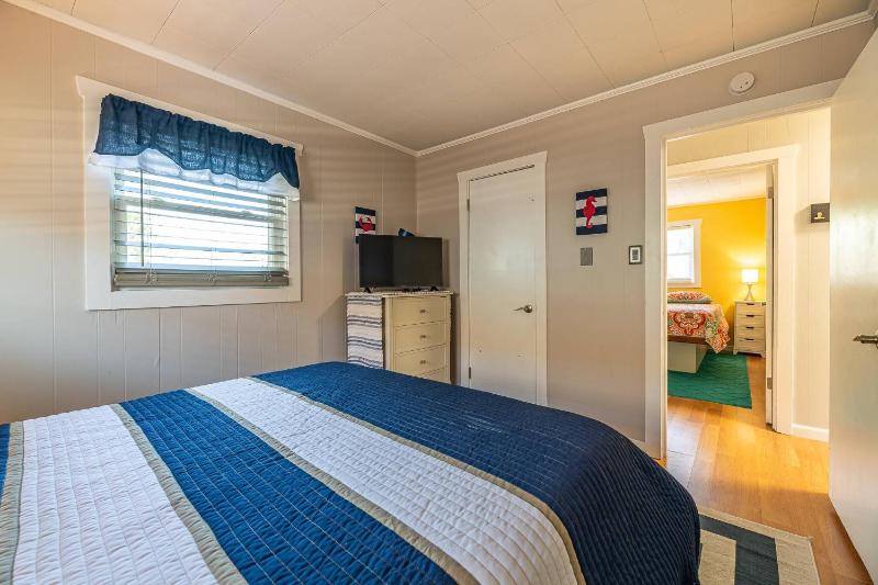 House with No Name - Nags Head MP 10.5 Oceanside 340 Yds to Beach Pets OK YR Flex Stays - image 11