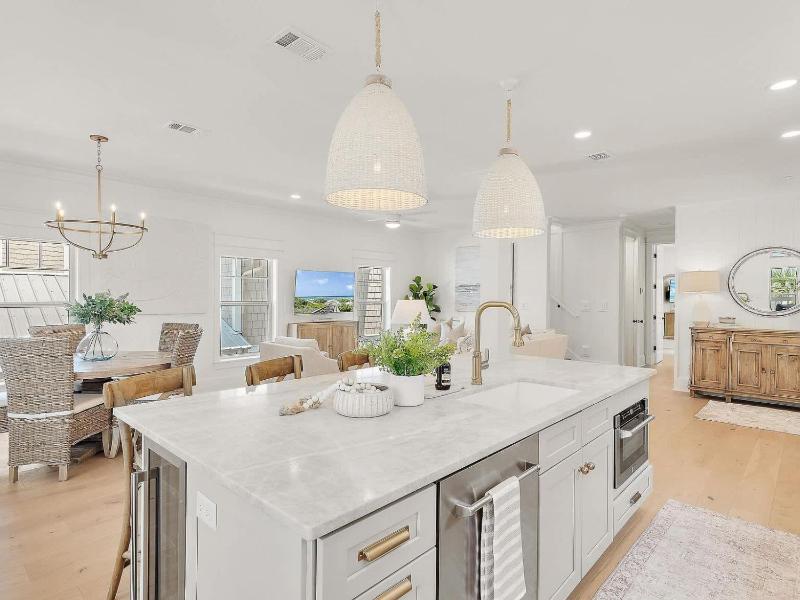 Elegant 5BR 30A Home w Hot tub & Pool - image 14