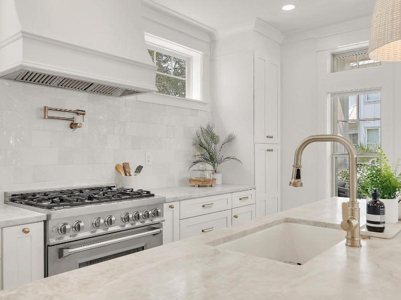 Elegant 5BR 30A Home w Hot tub & Pool - image 17