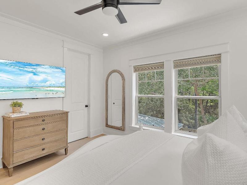 Elegant 5BR 30A Home w Hot tub & Pool - image 25