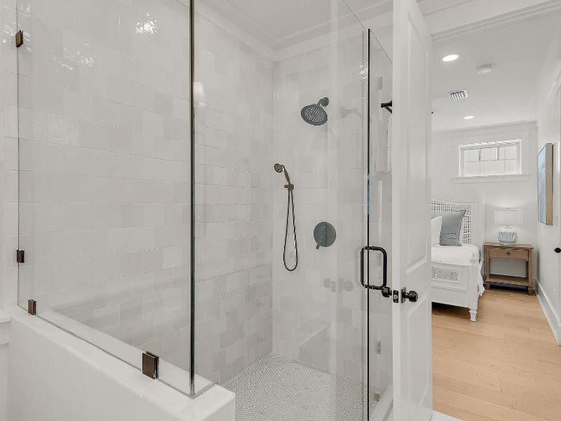 Elegant 5BR 30A Home w Hot tub & Pool - image 6