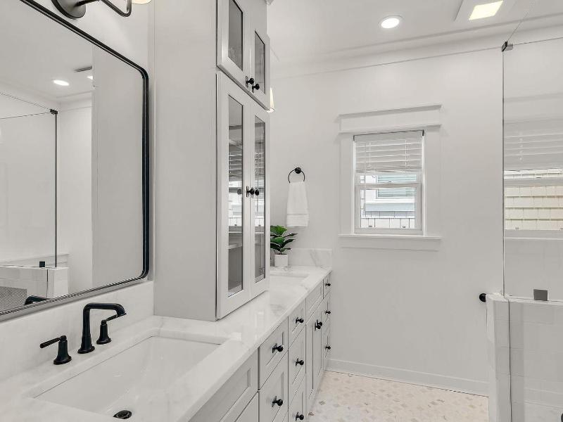 Elegant 5BR 30A Home w Hot tub & Pool - image 31