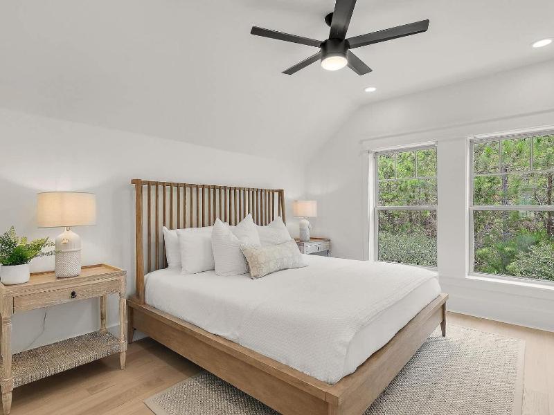 Elegant 5BR 30A Home w Hot tub & Pool - image 39