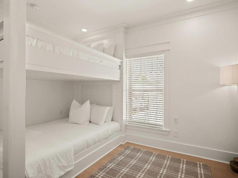 Elegant 5BR 30A Home w Hot tub & Pool - image 27