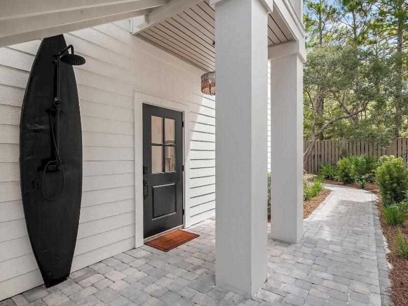 Elegant 5BR 30A Home w Hot tub & Pool - image 48