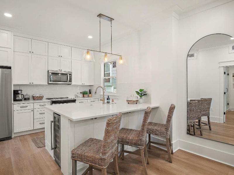 Elegant 5BR 30A Home w Hot tub & Pool - image 28