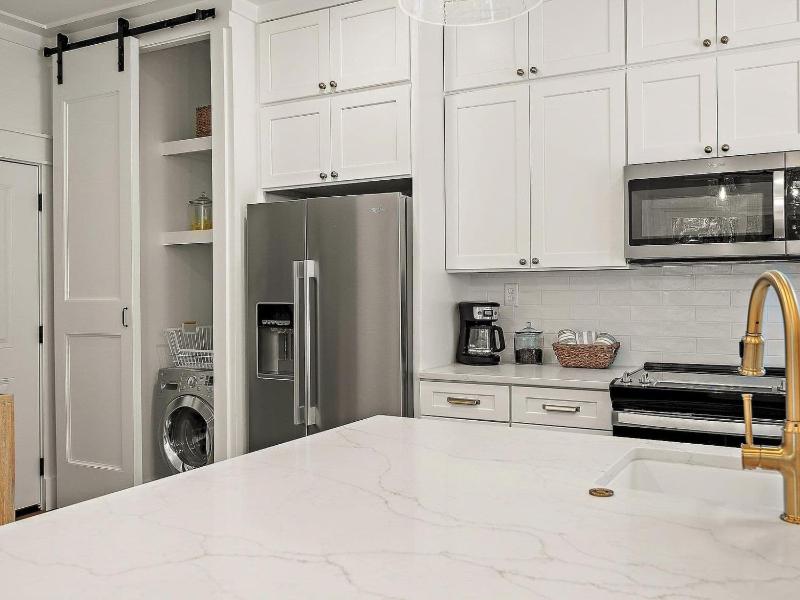 Elegant 5BR 30A Home w Hot tub & Pool - image 36