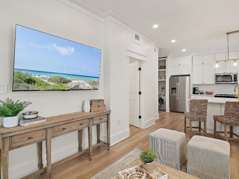 Elegant 5BR 30A Home w Hot tub & Pool - image 34