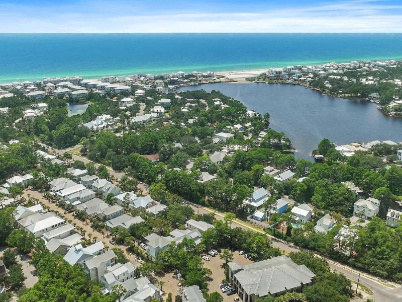 Elegant 5BR 30A Home w Hot tub & Pool - image 8