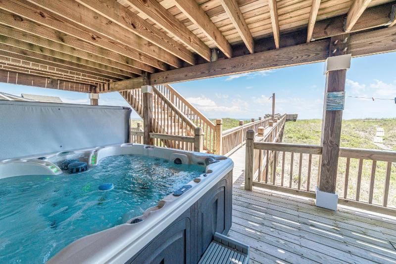 High Cotton - Nags Head MP 10 Oceanfront Ocean View Elevator Hot Tub Gourmet Kitchen - image 40