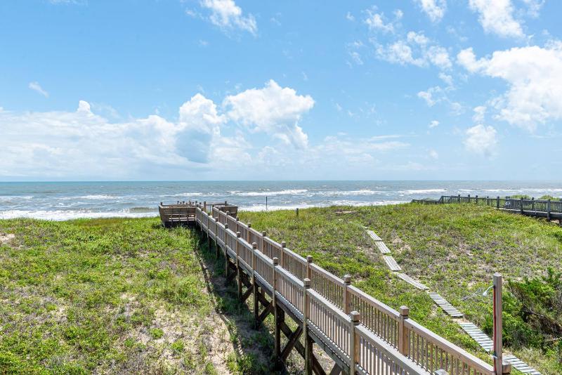 High Cotton - Nags Head MP 10 Oceanfront Ocean View Elevator Hot Tub Gourmet Kitchen - image 21
