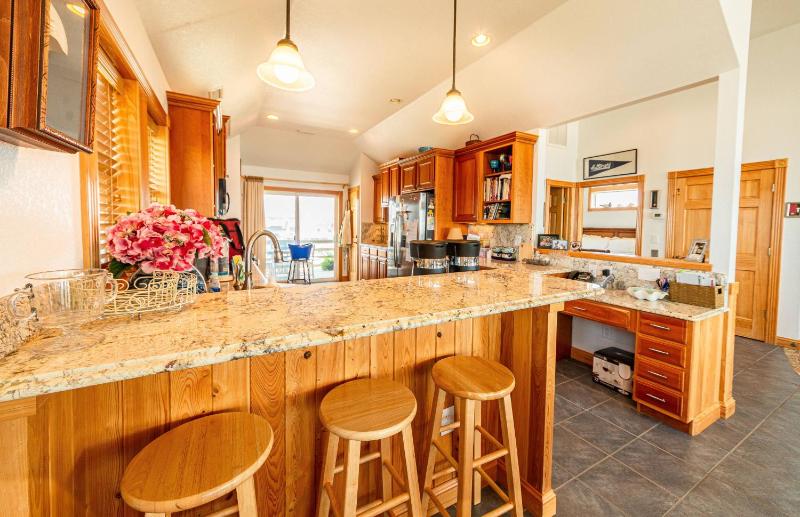 High Cotton - Nags Head MP 10 Oceanfront Ocean View Elevator Hot Tub Gourmet Kitchen - image 34