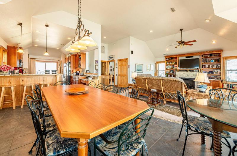 High Cotton - Nags Head MP 10 Oceanfront Ocean View Elevator Hot Tub Gourmet Kitchen - image 14