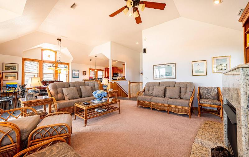 High Cotton - Nags Head MP 10 Oceanfront Ocean View Elevator Hot Tub Gourmet Kitchen - image 29