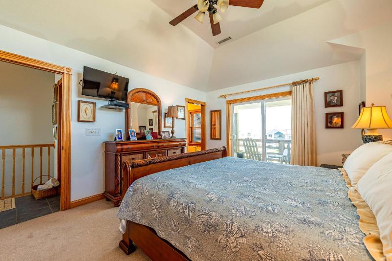 High Cotton - Nags Head MP 10 Oceanfront Ocean View Elevator Hot Tub Gourmet Kitchen - image 7