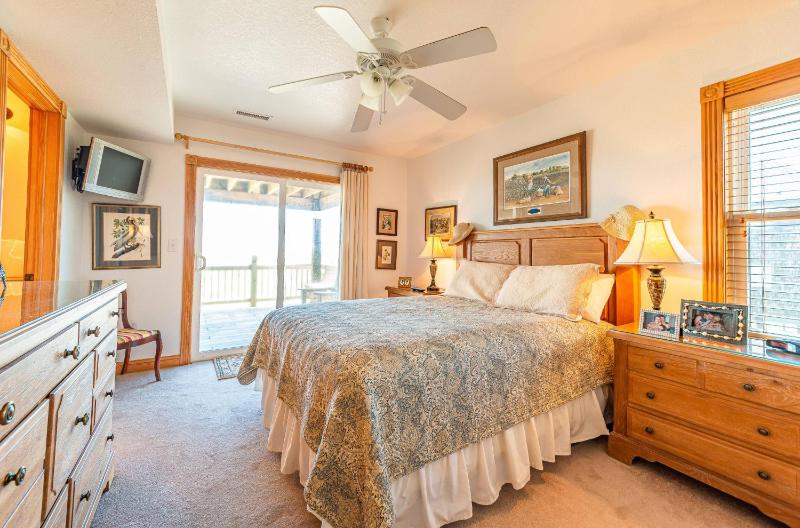 High Cotton - Nags Head MP 10 Oceanfront Ocean View Elevator Hot Tub Gourmet Kitchen - image 39