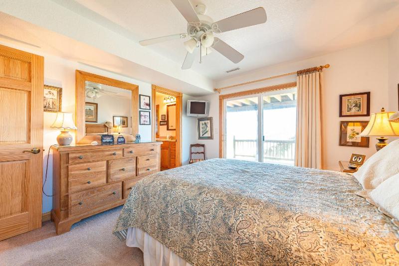 High Cotton - Nags Head MP 10 Oceanfront Ocean View Elevator Hot Tub Gourmet Kitchen - image 36