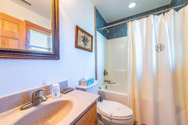 High Cotton - Nags Head MP 10 Oceanfront Ocean View Elevator Hot Tub Gourmet Kitchen - image 22