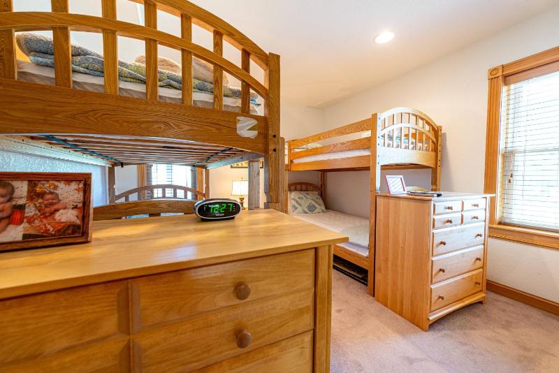 High Cotton - Nags Head MP 10 Oceanfront Ocean View Elevator Hot Tub Gourmet Kitchen - image 33