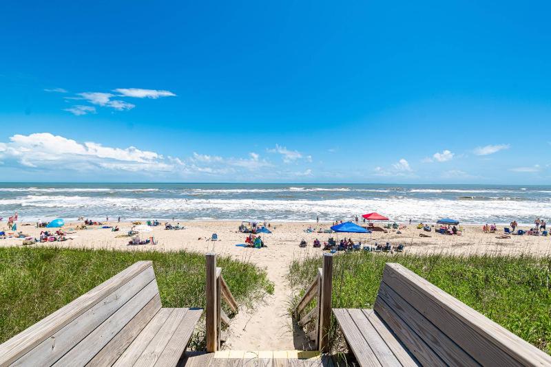 High Cotton - Nags Head MP 10 Oceanfront Ocean View Elevator Hot Tub Gourmet Kitchen - image 44