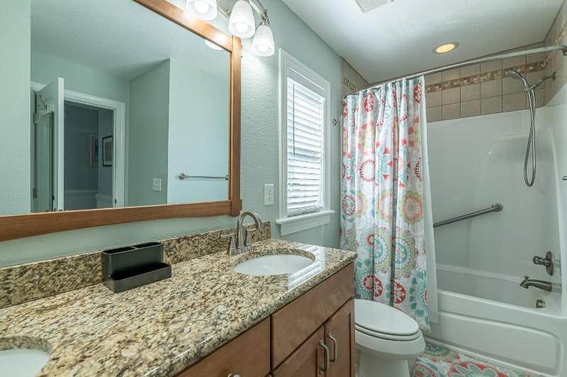 The Beachcomber - Nags Head MP 12 125 Yds to Beach Ocean View Elevator Pool Hot Tub - image 39