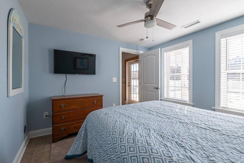 The Beachcomber - Nags Head MP 12 125 Yds to Beach Ocean View Elevator Pool Hot Tub - image 19