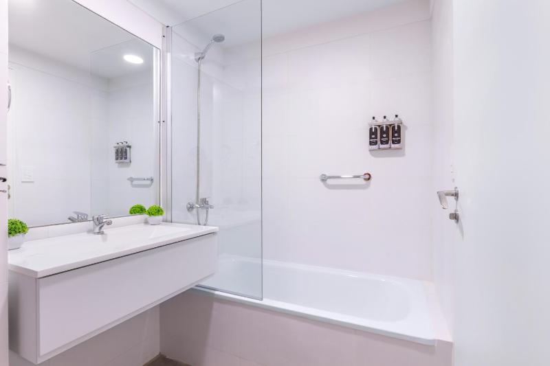 Deluxe Apartments in Downtown by BueRentals - image 14