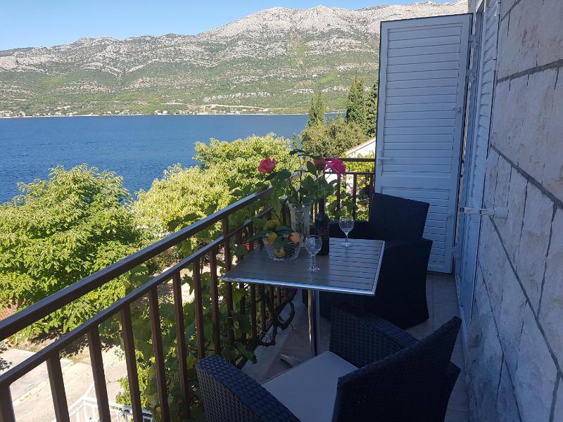 Two-Bedroom Apartment with Balcony and Sea View image 4