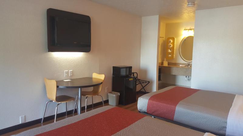 Quadruple Room - Non-Smoking image 4