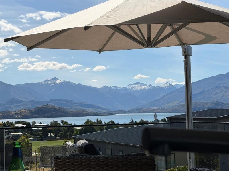 Stylish Panoramic Mountain and Lake Views - image 2