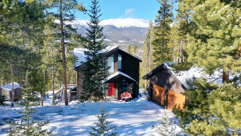Ullr Haus: Luxurious Mountain Home w/ Hot Tub Views - image 9