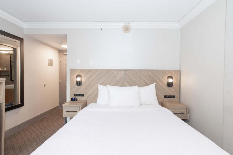 Sandman Signature Vancouver Downtown Hotel - image 3
