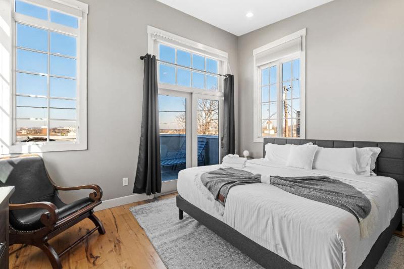 Luxurious Downtown Escape W Cinema & City Views - image 50