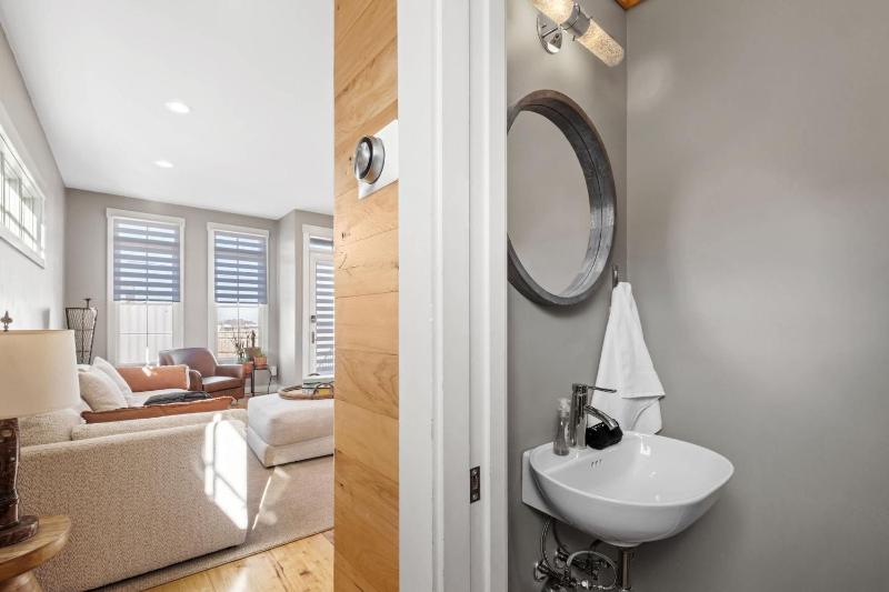Luxurious Downtown Escape W Cinema & City Views - image 43