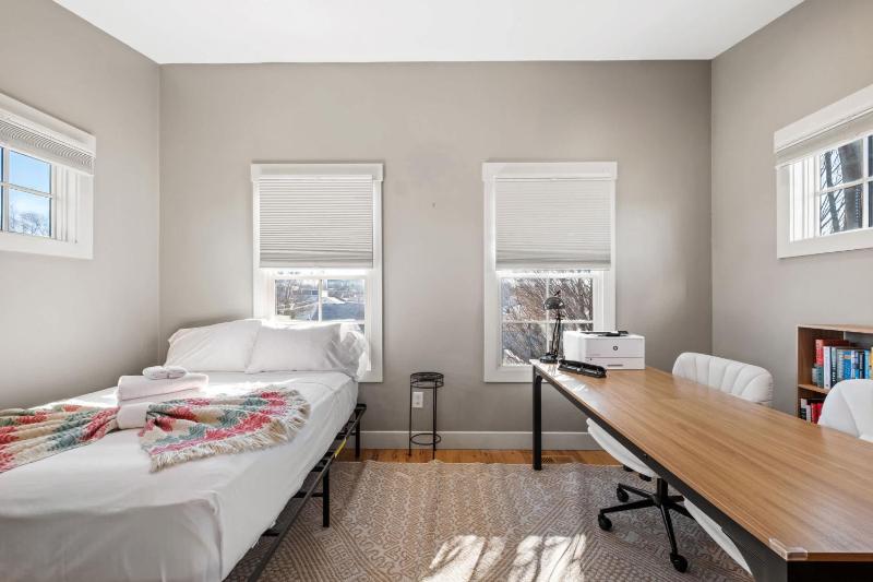 Luxurious Downtown Escape W Cinema & City Views - image 34