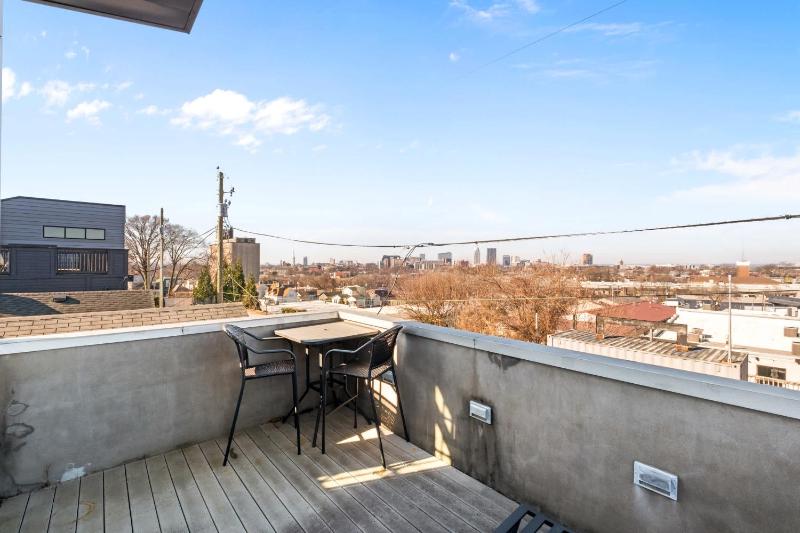 Luxurious Downtown Escape W Cinema & City Views - image 32