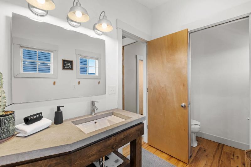 Luxurious Downtown Escape W Cinema & City Views - image 8