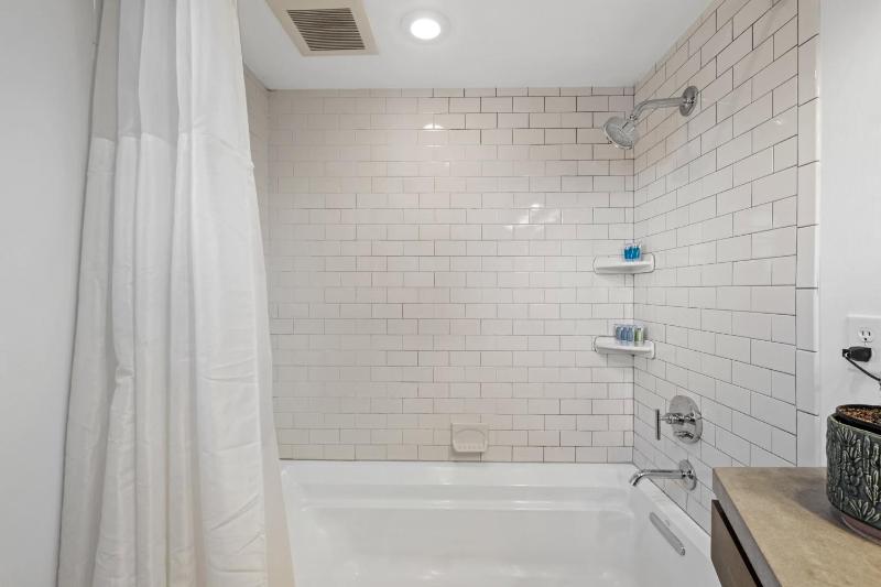 Luxurious Downtown Escape W Cinema & City Views - image 17