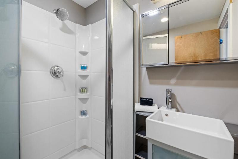 Luxurious Downtown Escape W Cinema & City Views - image 39