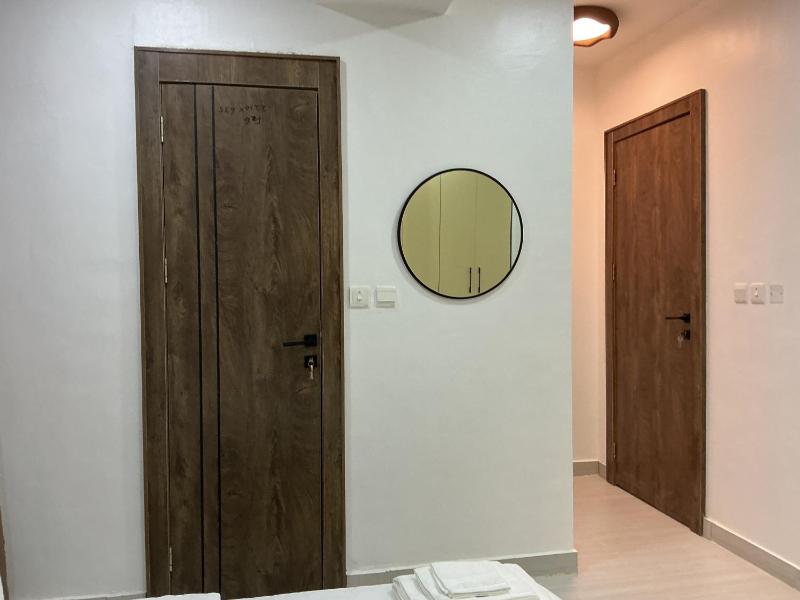 Soft Luxury 3 bedroom with pool and gym - image 8