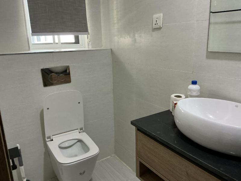 Soft Luxury 3 bedroom with pool and gym - image 9