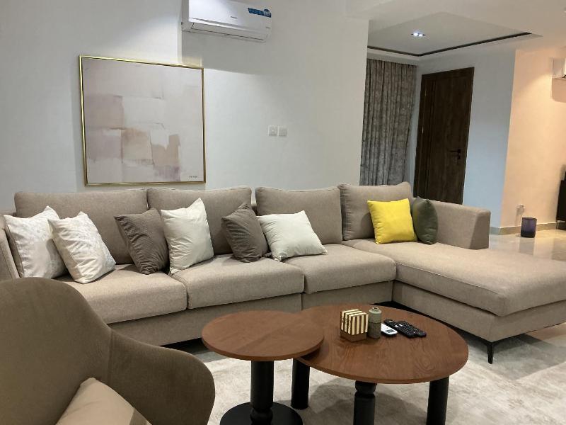 Soft Luxury 3 bedroom with pool and gym - image 1